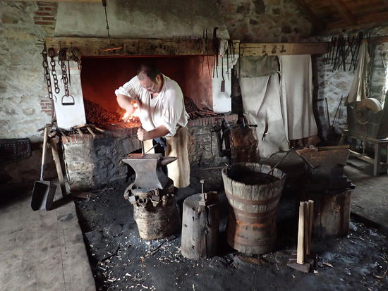 Der Schmied bei der Arbeit