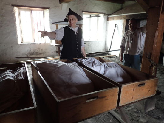 Beim Bäcker haben wir herrliches Brot gekauft