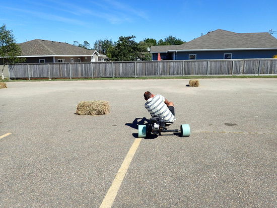 Arno auf dem Drift Trike