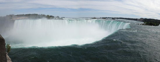 Das Wasser rinnt mit einer unglaublichen Wucht