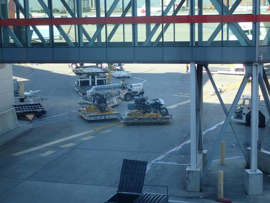 Die Bikes auf dem Weg zum Flieger