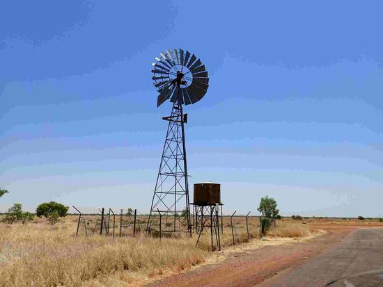 Mit diesen Windrädern wird noch vielerorts Wasser an die Oberfläche gepumpt