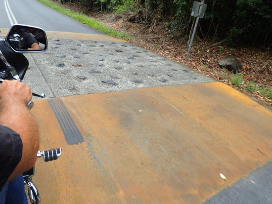 Die Straßenerschwernisse, damit man nicht zu schnell fährt