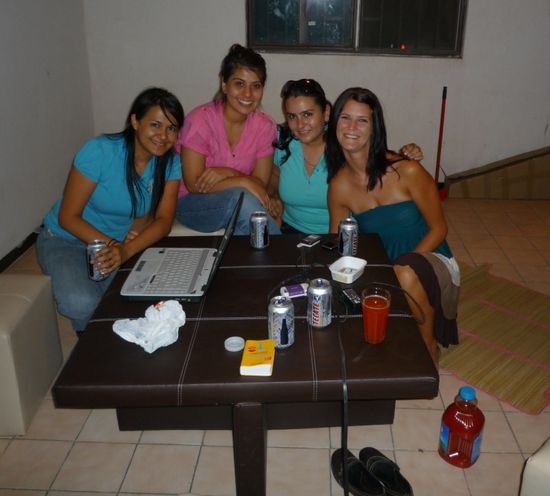 Bei Vicky zuhause... v.l. Vicky, Berenice, Daniela und na die kennt ihr ja...