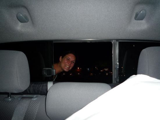 Die Tüten hatten im Auto Vorrang - Nicky musste hintenrein