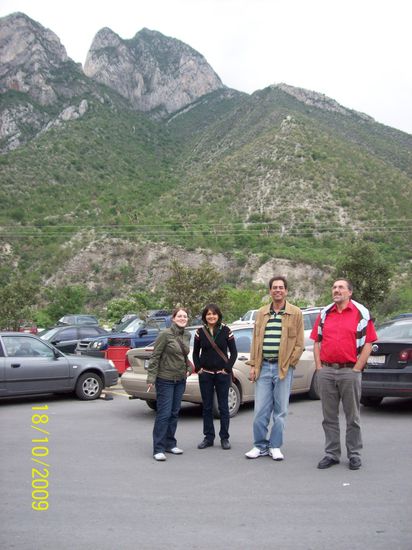 Am Fuße von "Las Grutas de Garcia"