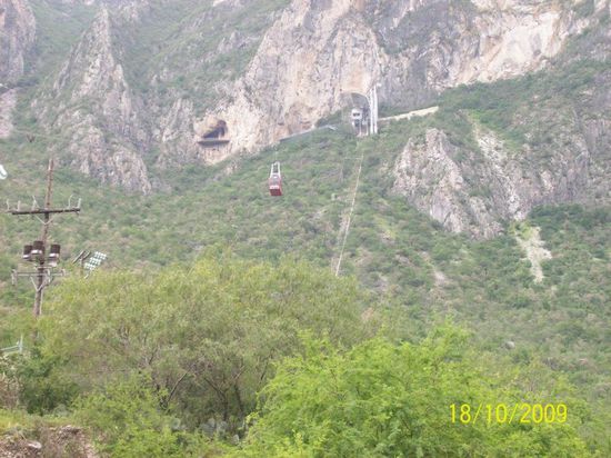 und hier gings dann mit ner original schweizer Gondel hoch - kein Scherz!