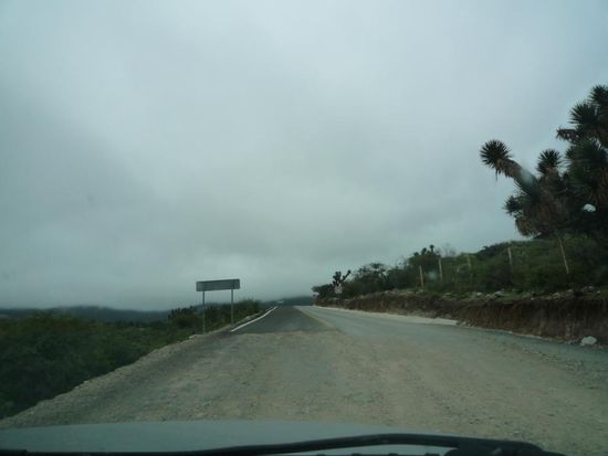 puhhh... wir haben die Zivilisation zurück - eine geteerte Straße