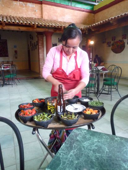 Mittagessen im dazugehörenden Restaurant. Es war sehr europäisch eingericht und selbst die Sauce wurde nach unseren Wünschen frisch zubereitet