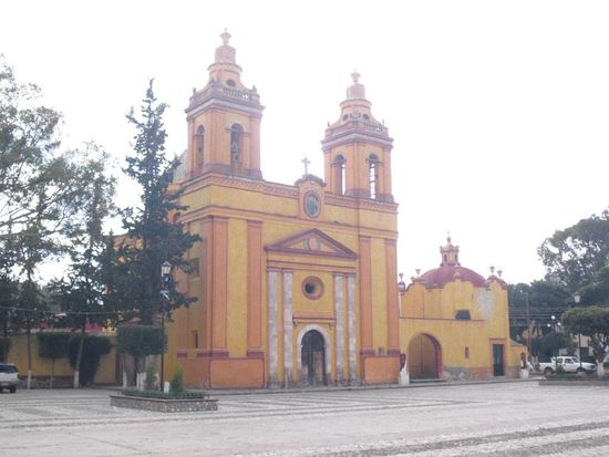 Der Kirchplatz von Cadereyta