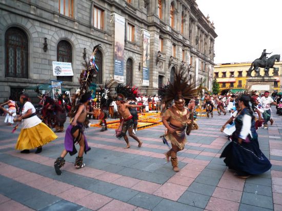 die ganze Truppe in Action