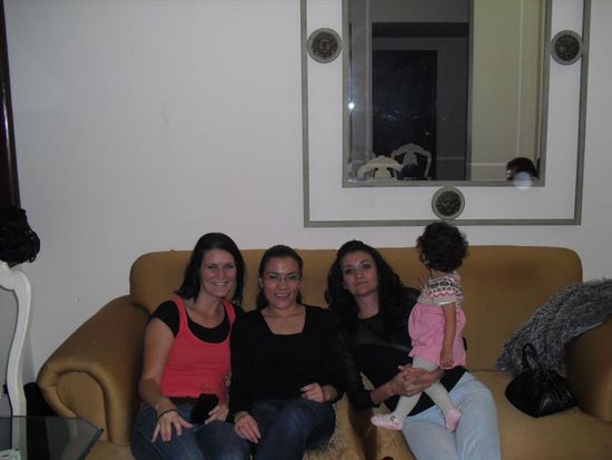 Nicky, Rosalba, Yazmin und die kleine Emma