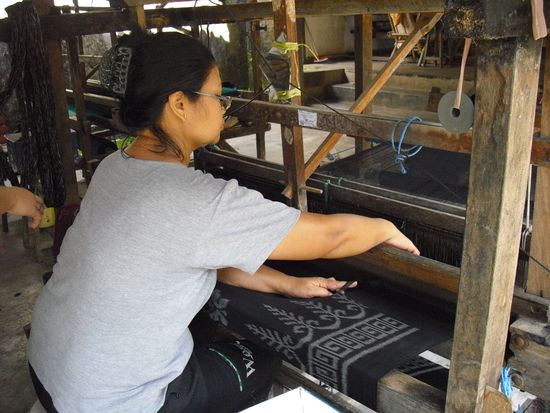 Traditionelle Herstellung der Sarongs