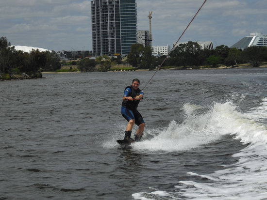 Caro beim Wakeboarden
