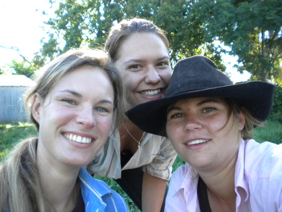 Yvette, Elena und Ich im Gemuesegarten