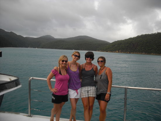 Mit unseren 2 bayrischen Maedels auf dem Segelschiff zu den Whitsunday Islands