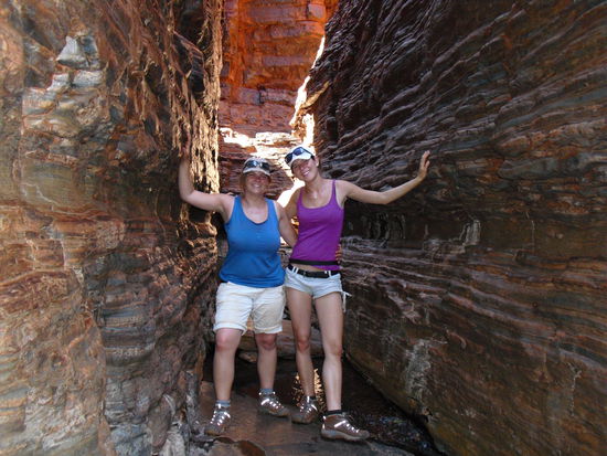 In einer der schmalen Schluchten im Karijini National Park