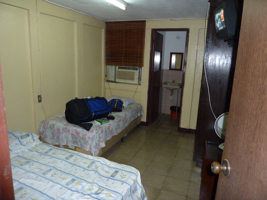 Schaut auf dem Foto beser aus als es ist....aber billig... ...Ich geh nun schlafen damit ich morgen wieder fit bin...hier ist es gerade 22.34 Uhr...so steht es auf dem Computer.........