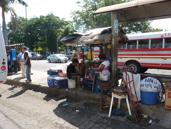 So sieht es in Managua aus an den Strassen, wir sollten echt dankbar sein fuer unser Leben, denn das hier ist echt stressig...