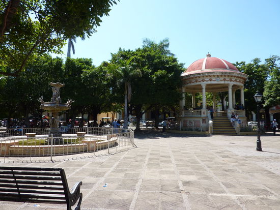 Hier der neue Stadtkern, der mitten drin ist....