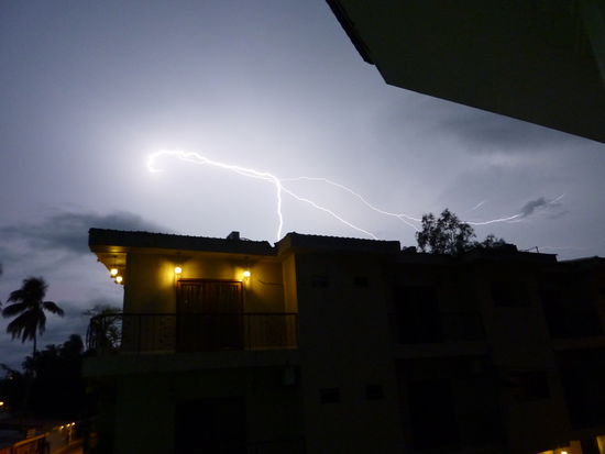 Fettes Teil, so der Ausspruch meines Reisebegleiter und mittlerweile Freund RINI (Stefan)...und ich muss Ihm recht geben...echt fettes Teil........das war ein Versuch eine Blitz zu treffen.....fettes Teil........