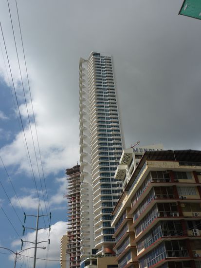 Ein riesen Bau nach dem anderen....