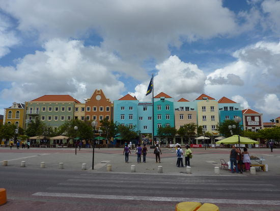 Wilhelmsstadt, ein kleine Stadt, man kommt sich vor wie in Rotterdam oder Amsterdam, nur ohne Coffeshops ...hihihi