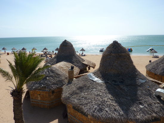 Hallo, wie versprochen kommen nun die weiteren Fotos, hier noch in Venezuela 250 Dollar Hotel , mit Blick vom Turm auf das Meer...schön,oder?.....leider alles künstlich aufgebaut