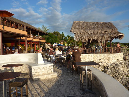 Hier das berühmte "Rick`s Cafe".....und hier...