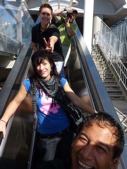 The crazy Group....von oben ....Mark, Thiemo, Alina und na wer wohl....grins....auf den Weg zum Seaquarium