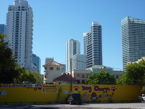 Miami....mit den riesigen Bauten...hier nur ein Teil davon