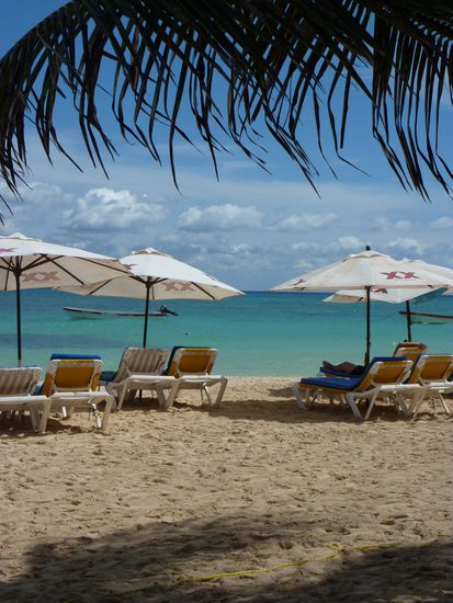 Uebrigens habe ich schon geschrieben das die Temperatur des Wassers so bei 25 Grad liegt . Traumhaft oder????????