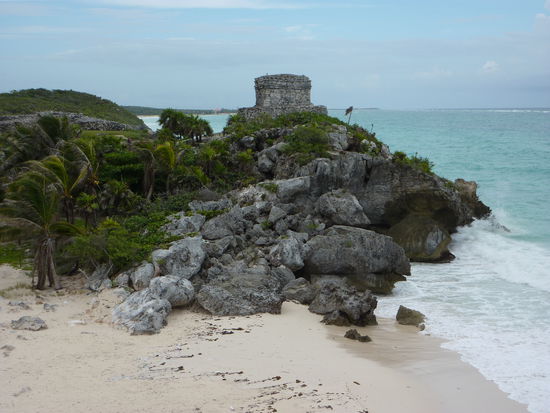 Dies ist der Tempel des Windgottes und das unten war der alte Hafen (Strand), uebrigens auf den Bildern ist ein Copyright drauf, also lasst die Finger weg