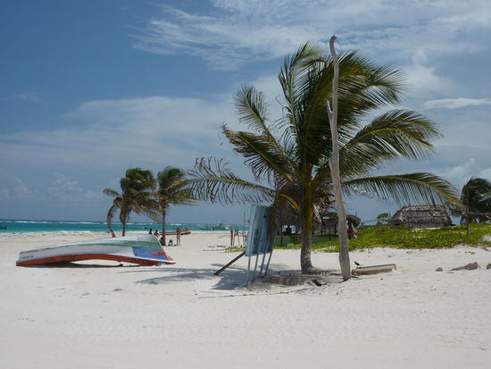 Serveza und Musik, uebrigens wird es auch so geschrieben, liebe Birgit, sonst muessten alle Mexicaner es falsch schreiben, steht auch auf dem Sol drauf (Hab ein Bild gemacht!!)