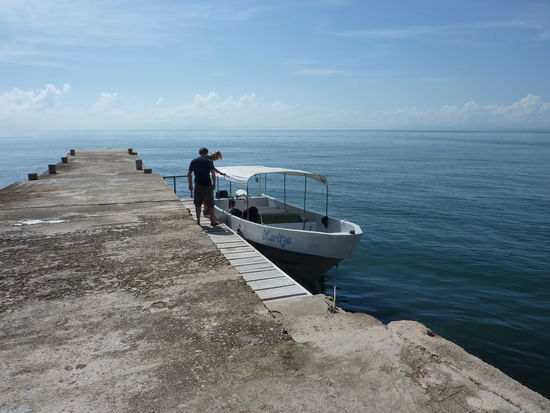 Das war unsere Faehre /Schiff nach Guatemala....hihi....40 Belize Dollar.....dieses Schaukelboot....