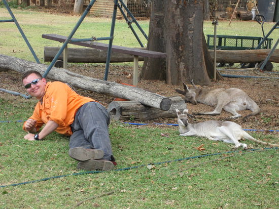 Gemuetliches abhaengen in der Mittagshitze
Untertitel: Michel, 3. von rechts...