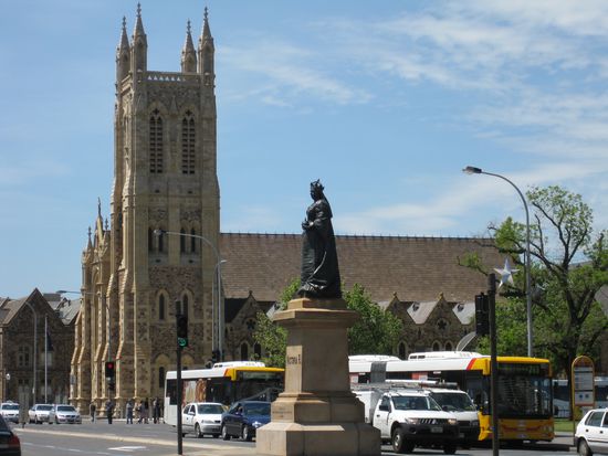 Die gute, alte Victoria I. und eine Anglikanische Kirche