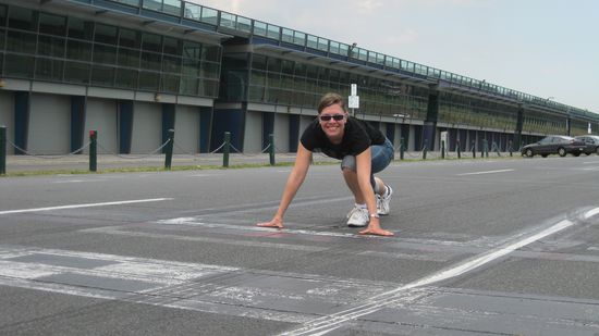 Anja's naechster Traum erfuellt: Auf Schumi's ehemaliger Pole-Position im Albert Park mal richtig durchstarten!