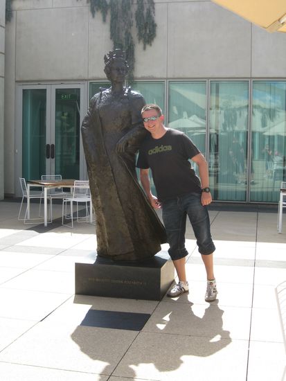 Die gute, alte Elisabeth II. thront nach wie vor ueber allen.