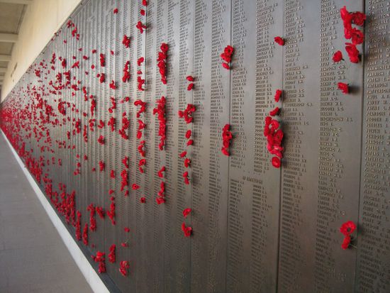 Namenstafeln aller Gefallenen vom 1. und 2. Weltkrieg