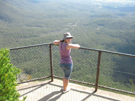 Junge Naturforscherin an einem der tollen Aussichtspunkte