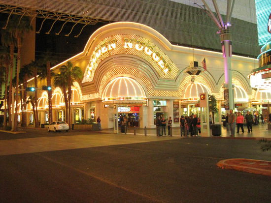 "Golden Nugget" 
(oberhalb des Hotels sieht man einen Teil der "Fremont Street Experience")