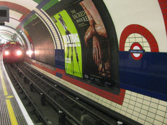 Die legendäre U-Bahn in London (älteste der Welt)