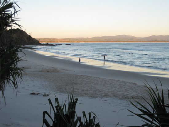 Surfer am fruehen Morgen, Watego Beach Byron Bay