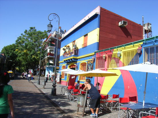 La Boca - schöne bunte Häuser. Eine Seitenstrasse, die nicht so touristenüberflutet war.