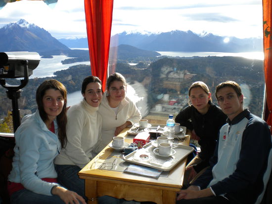Wieder gestärkt nach eine heißen Schokolade und einem Stück Schokokuchen. Das und diese Aussicht dabei - was will man mehr?