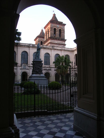 Im alten Jesuitenviertel in Cordoba. Jetzt ist übrigens ein Teil der Universität von Cordoba in diesem und anderen schönen alten Gebäuden.
