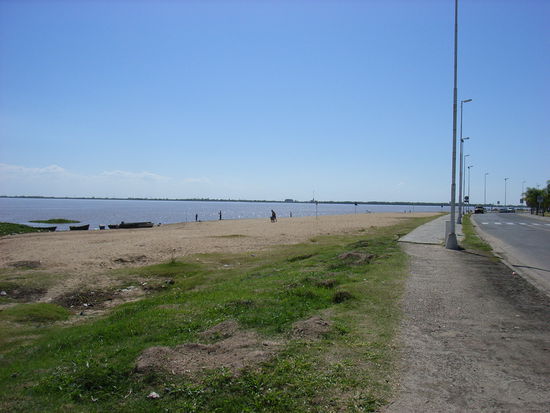 Einer der Strände am Fluss.