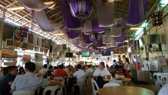 Ein Food-Court mit ganz viel leckerem Essen 