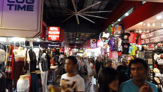Bugis Street - der größte Straßenmarkt Singapurs.